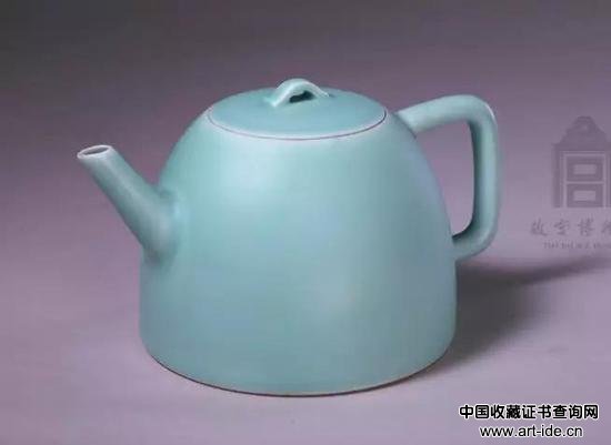 粉青釉茶壶 清雍正 故宫博物院藏