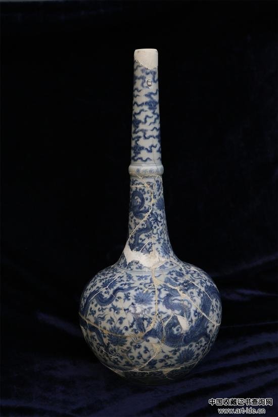 明成化青花龙穿花纹鹤颈瓶 H：49.5cm 起拍价RMB：120，000